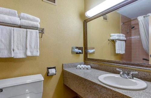 Roswell House | Look No More! 2 Convenient Units, Free Breakfast, Near Delta West Park