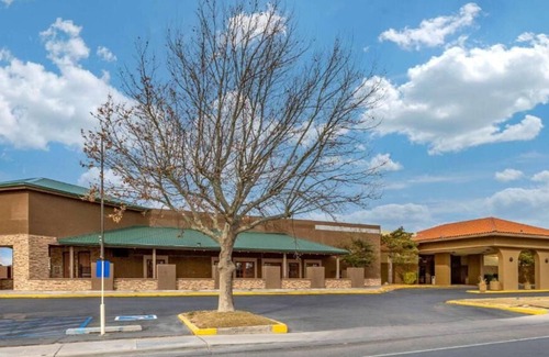 Roswell House | Look No More! 2 Convenient Units, Free Breakfast, Near Delta West Park