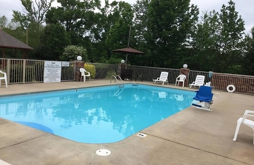 Cabot House | Look No More! Free Breakfast & Parking, Outdoor Pool, Minutes to Allman Park