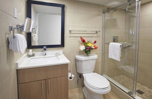 Saint Lawrence House | Looking for Perfect Seaside Retreat? 2 Amazing Rooms (w/ Balcony Each), Pool