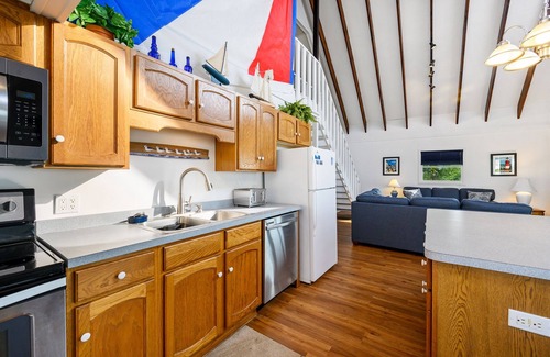 Chincoteague House | Lookout on Main - Your Waterfront Wonderland!