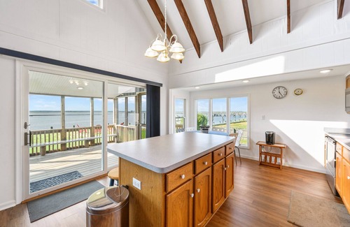 Chincoteague House | Lookout on Main - Your Waterfront Wonderland!