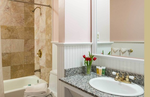 Camden Hotel | Lord Camden Inn