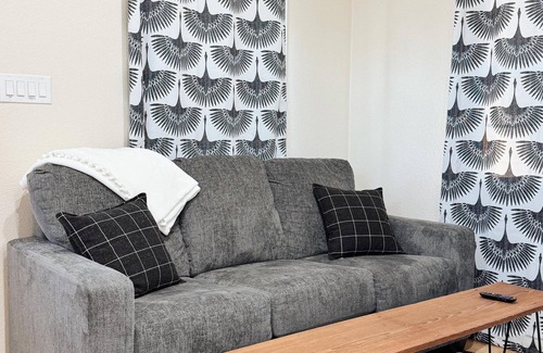 Dublin Cottage | Lori - Fully Furnished 4 Person Cottage for short or mid-term stays