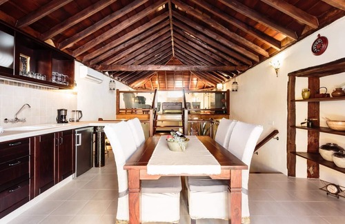 El Paso House | Los Laureles Bungalow