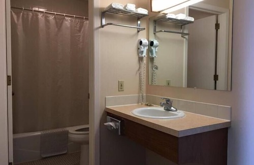 Bridgeport Hotel | Los Tres Gallos