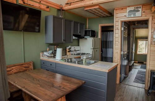 Nikolaevsk Cabin | Lost Anchor Cabins - Redoubt Cabin