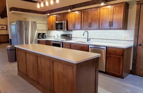 Brashear Cabin | Lost Branch Lodge. Complete interior remodel, spring 2022!