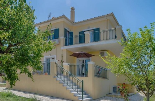 Gouvia Villa | Lost in nature and yet one step away from town, shops, beaches