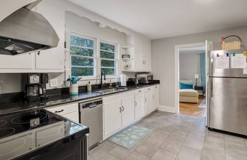 Conestee House | LOTS of space! Family+Pet-friendly~Close to shops!