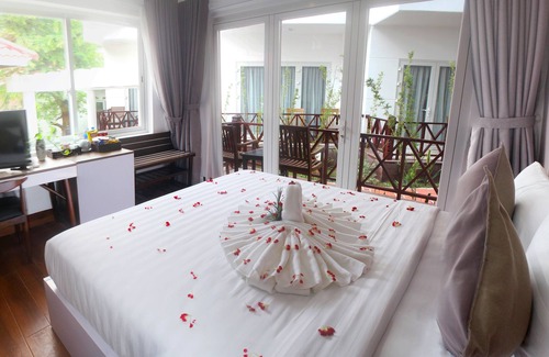 East Ham Tien Beach Hotel | Lotus Garden Resort