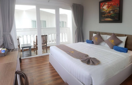 East Ham Tien Beach Hotel | Lotus Garden Resort