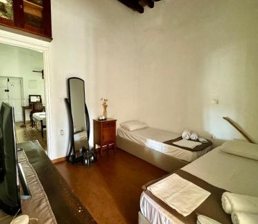Kastro House | Lotzia House