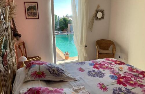 Cabrieres-dʼAigues Bed & Breakfast | Lou jasset