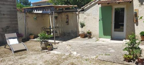 Eygalieres Apartment | Lou Pitchoun Cabanoun à Eygalières "2-3 Personnes"