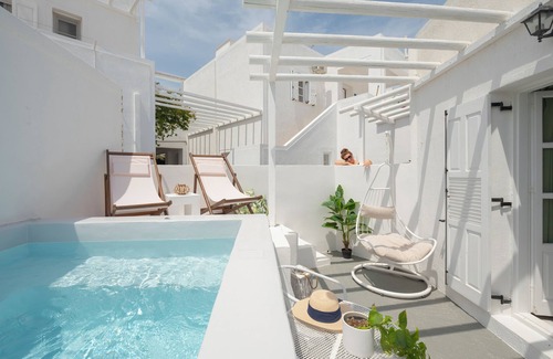 Perissa Apartment | Loukas & Emma "Studio with hot tub"