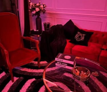 Bourg-l'Eveque Hotel | Love Horizons - Suite vue panoramique - Spa privatif - Rennes Centre