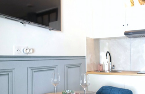 Rive Droite Apartment | Love Room La Petite Suite