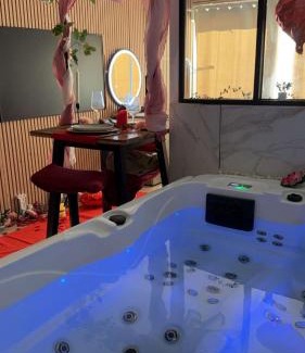Plessis Tison Apartment | Love room nantais