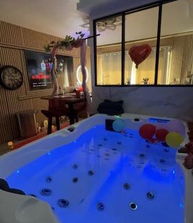 Plessis Tison Apartment | Love room nantais