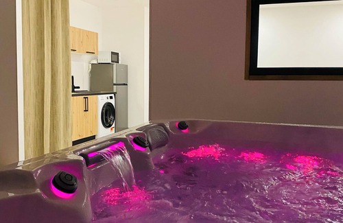 Istres Hotel | Love room/private jacuzzi/exceptional accommodation