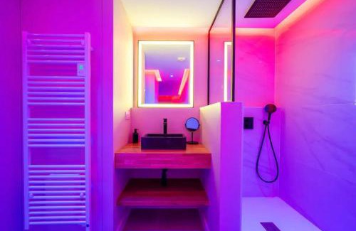 La Riche Apartment | LOVE ROOM SAUNA,JACCUZZI Netflix Tours