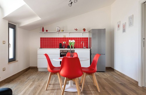 Marta Apartment | [Love Shelter] Attic Room Lake View WiFi Kitchen