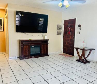 West Little Havana House | Love Story Pool House, free parking & BBQ