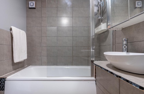 Slough Apartment | Lovegrove Contractor Stay With Free Wi-fi in Slough