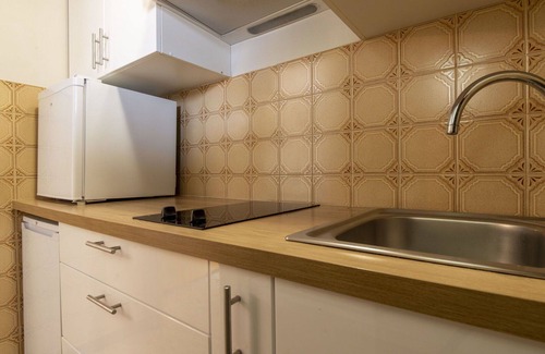 Saintes-Maries-de-la-Mer Apartment | Lovely apartment for 2 people with WIFI, TV and balcony