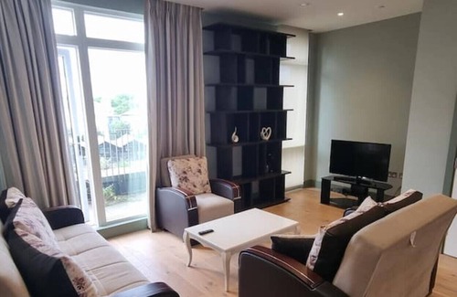 Golborne Apartment | Lovely 1 bed serviced apartment NW10 london