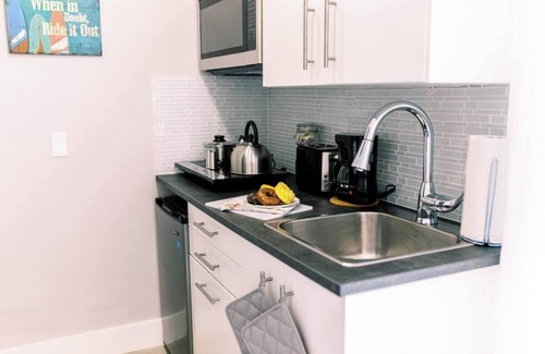 Lauderdale Harbours Apartment | Lovely 1 Bedroom Apt w/Patio, Kitchenette, Pool Access, & Parking
