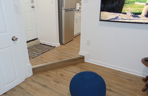 Industry Apartment | LOVELY 1- BEDROOM APARTMENT WITH FREE PARKING.