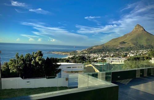 Camps Bay Apartment | Lovely 1 bedroom apartment In camps bay with terrace