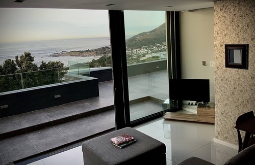 Camps Bay Apartment | Lovely 1 bedroom apartment In camps bay with terrace