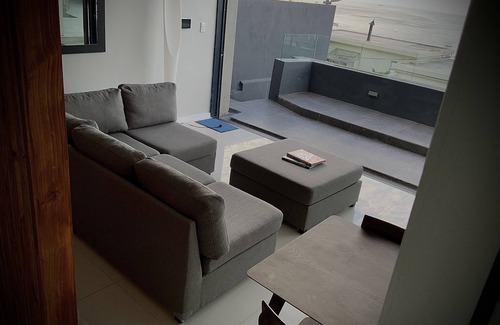 Camps Bay Apartment | Lovely 1 bedroom apartment In camps bay with terrace