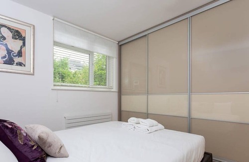 East Putney Apartment | Lovely 1 Bedroom Apartment with Balcony in Putney