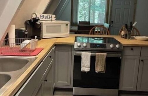 Sunnyside Cabin | Lovely 1-bedroom cabin plus loft with 2 sleeping areas in Tahoe City Sunnyside