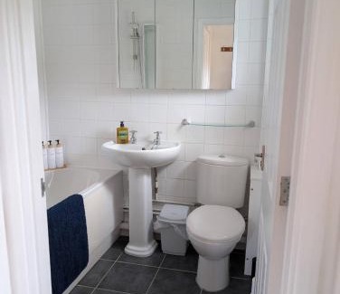 Newborough Apartment | Lovely 1 Bedroom House with Private Garden and Parking