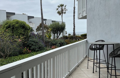 South Redondo Condo | Lovely 1-bedroom condo in Redondo Beach with fitness room, WiFi
