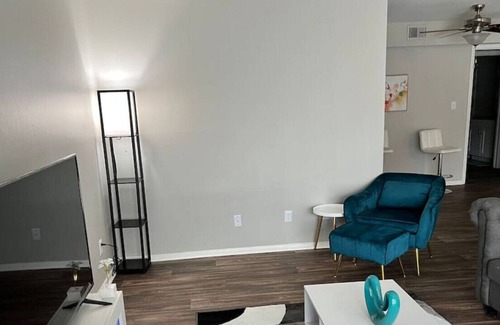 Carmel Apartment | Lovely 1BR - WFH equipped
