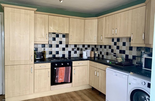 Leeds House | Lovely 2-bed House in Bramley With Field View