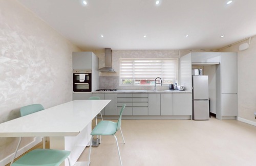 Furzedown Apartment | Lovely 2 Bed W/Backyard 20 Min to Tooting Station