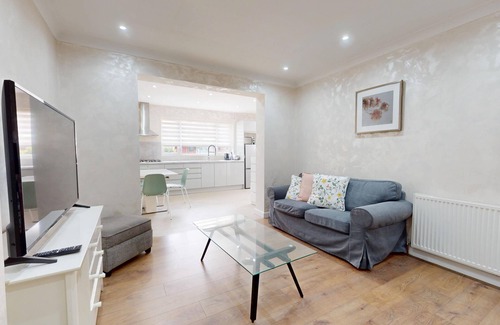 Furzedown Apartment | Lovely 2 Bed W/Backyard 20 Min to Tooting Station