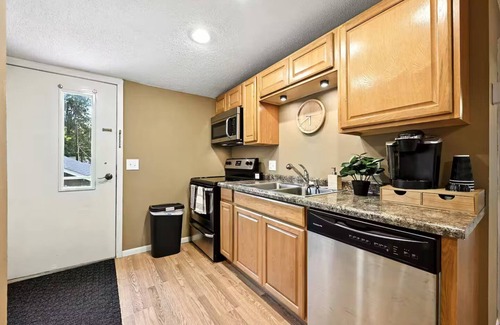 Maple Lake Apartment | Lovely 2-bedroom apartment with AC in Maple Lake