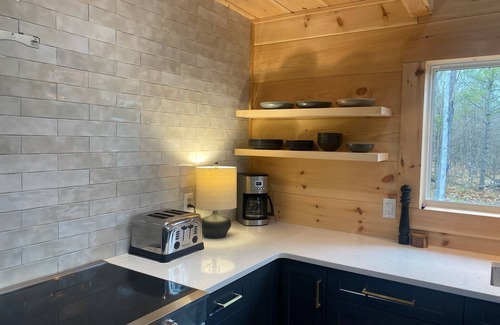 Arden Cottage | Lovely 2-bedroom cottage with 2 bedrooms on 8 wooded acres.