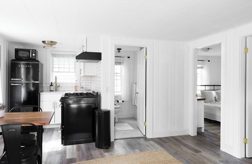 East Sandwich Cottage | Lovely 2 bedroom cottage in historic Sandwich w/WiFi, AC. Near beaches, Pets OK