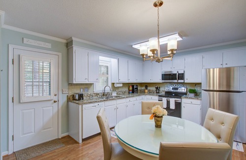 Lincolnville Condo | Lovely 3 bed condo close to Historic Summerville-Dog Friendly!