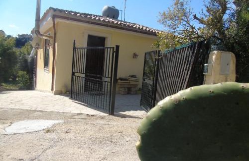 Noto Marina House | Lovely 3-Bed Cottage in Noto