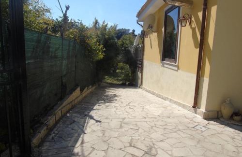 Noto Marina House | Lovely 3-Bed Cottage in Noto